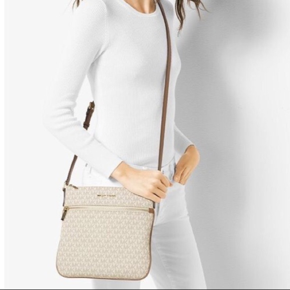 NWT Michael Kors the Bedford flat crossbody bag - Picture 4 of 7